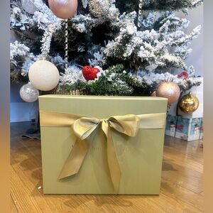 Authentic Van Cleef & Arpels Large gift box + ribbon bundle